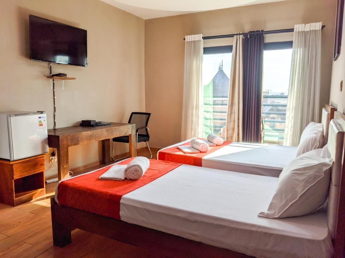 Valiha Hotel อันตานานารีโว ภายนอก รูปภาพ